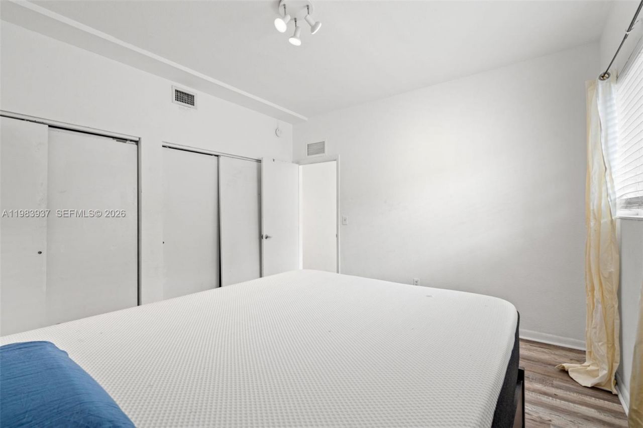 1185 Marseille Dr , Unit 202, Miami Beach, FL 33141 Photo