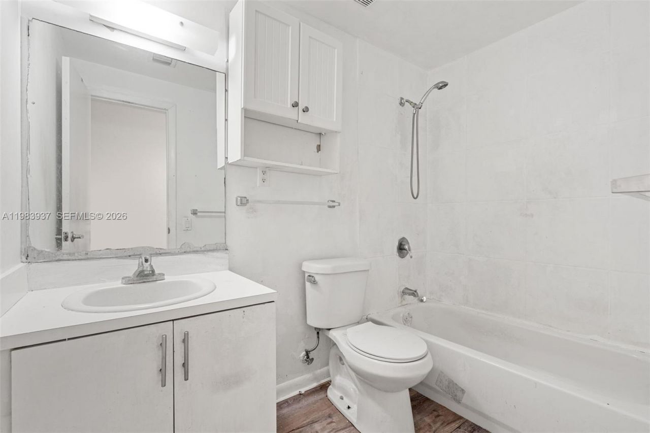 1185 Marseille Dr , Unit 202, Miami Beach, FL 33141 Photo