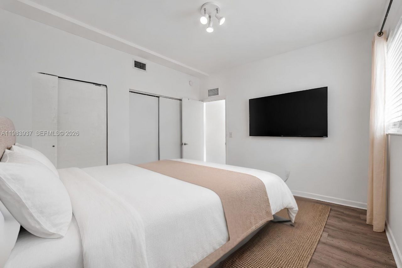 1185 Marseille Drive, Unit 202, Miami Beach, FL 33141 Photo