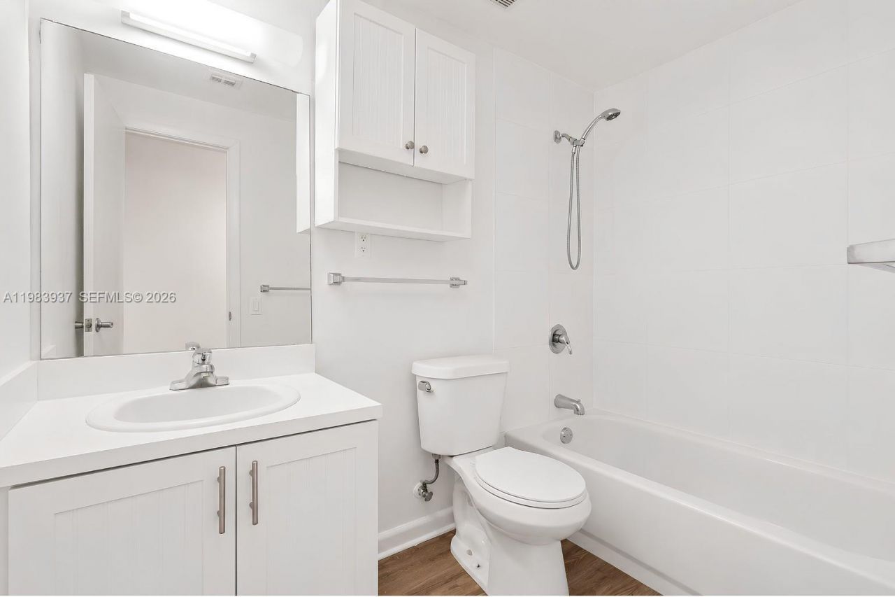 1185 Marseille Drive, Unit 202, Miami Beach, FL 33141 Photo