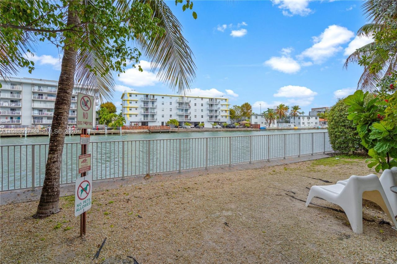 1185 Marseille Drive, Unit 202, Miami Beach, FL 33141 Photo