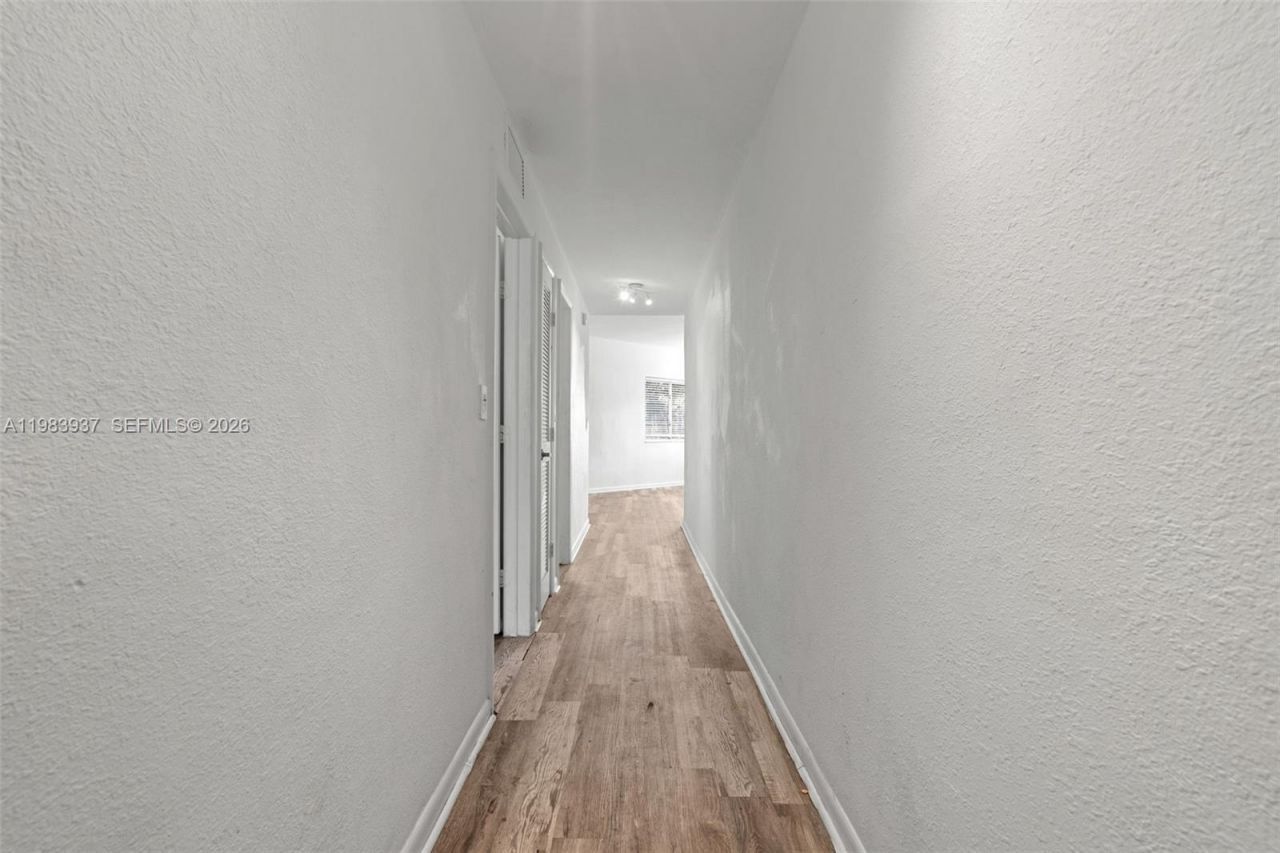 1185 Marseille Dr , Unit 202, Miami Beach, FL 33141 Photo