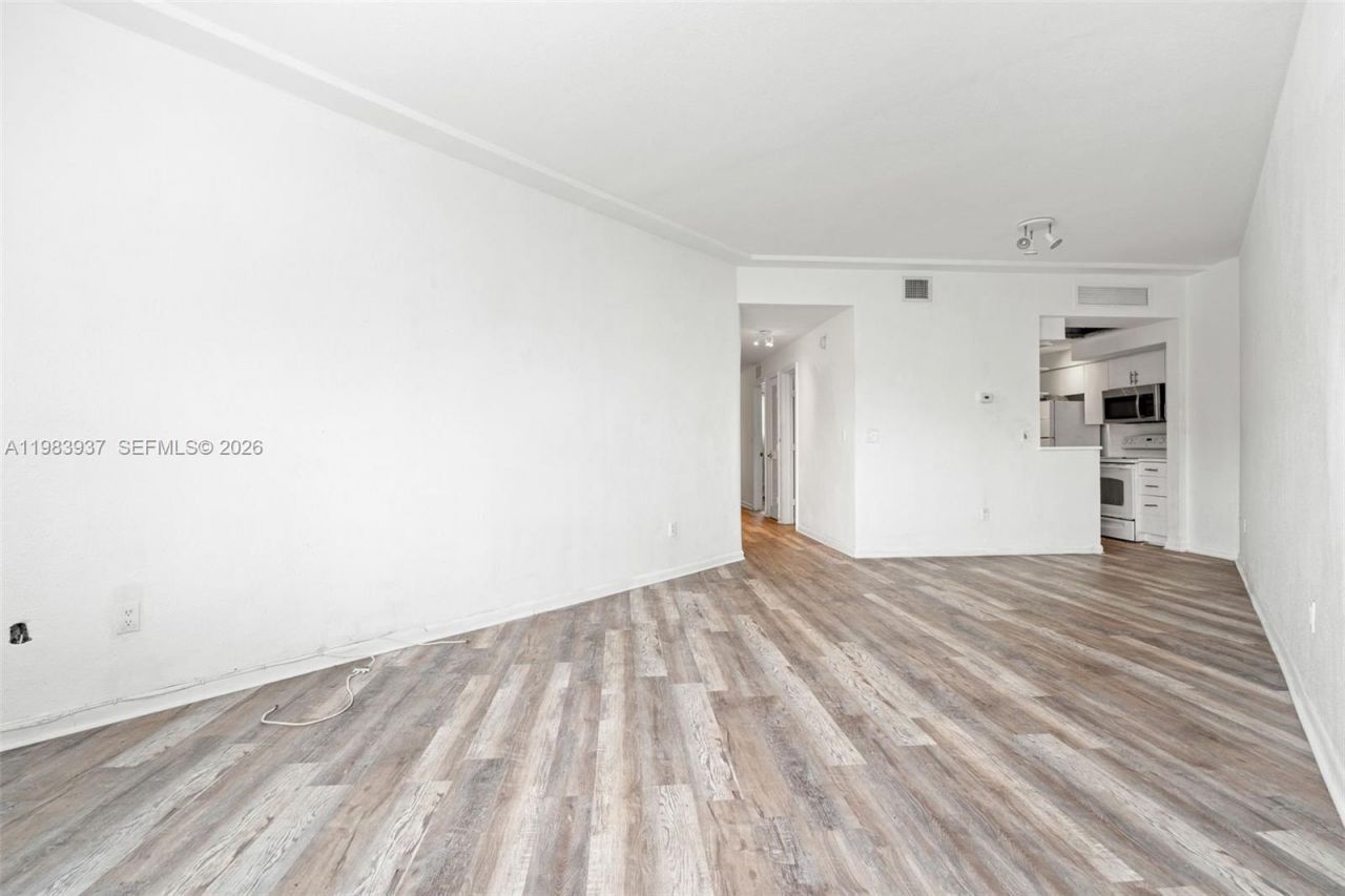 1185 Marseille Dr , Unit 202, Miami Beach, FL 33141 Photo