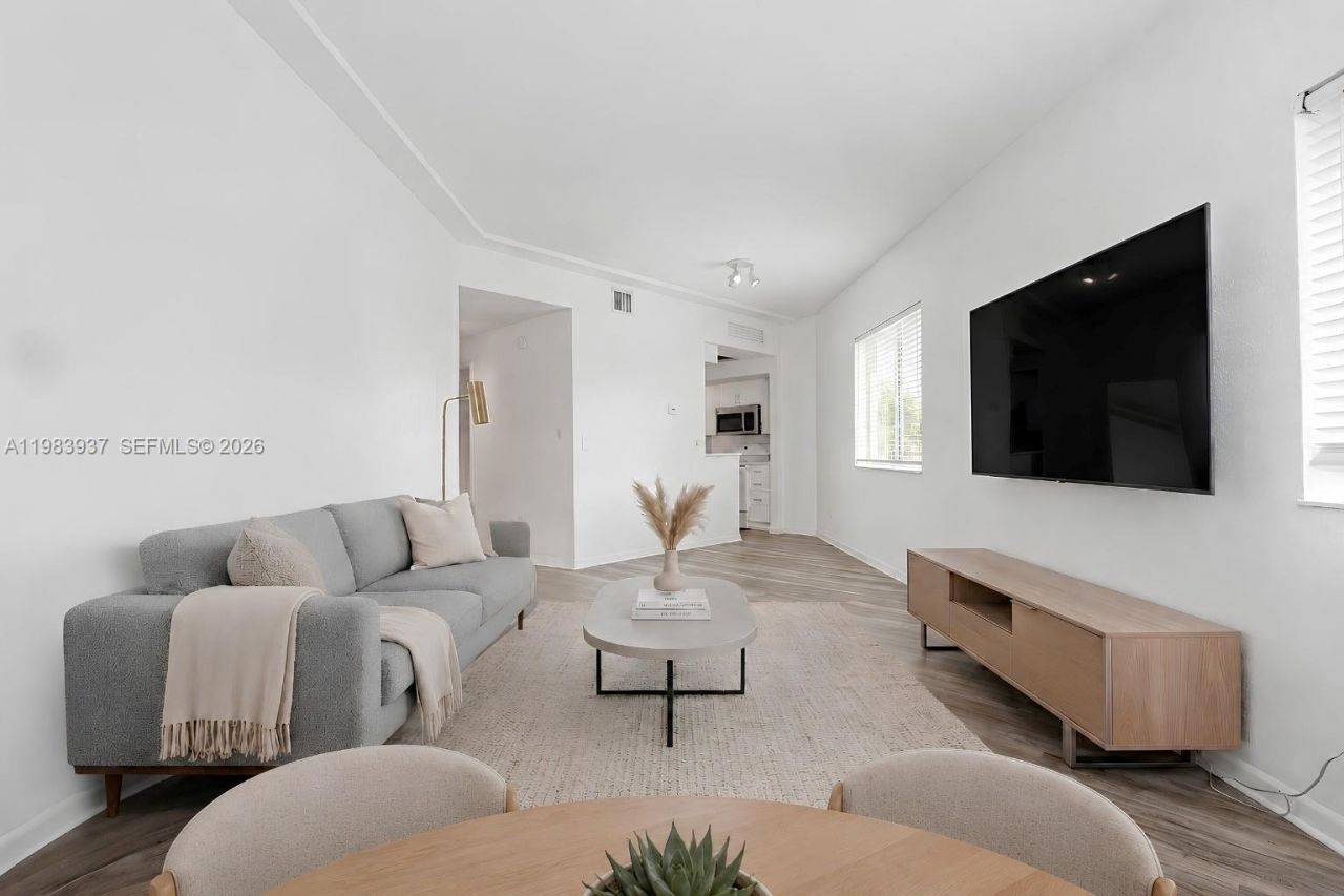 1185 Marseille Drive, Unit 202, Miami Beach, FL 33141 Photo