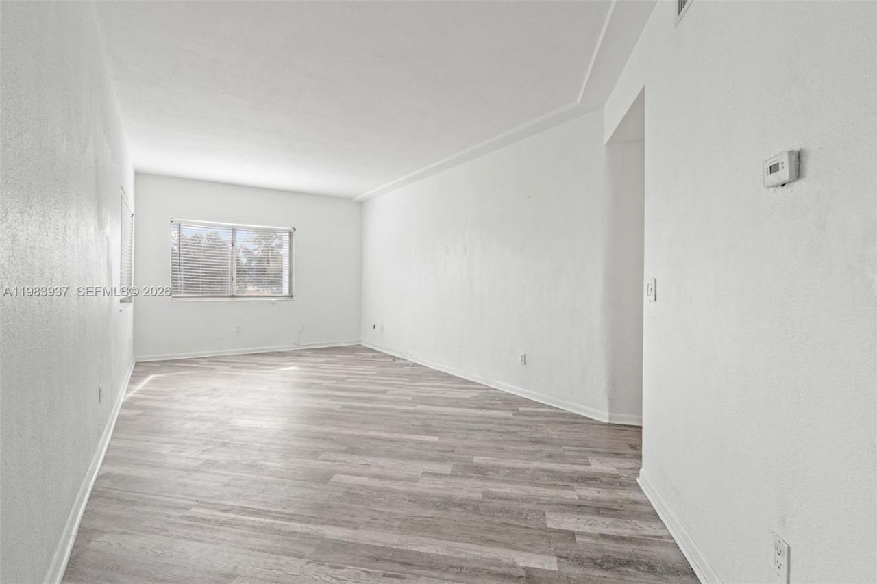 1185 Marseille Dr , Unit 202, Miami Beach, FL 33141 Photo