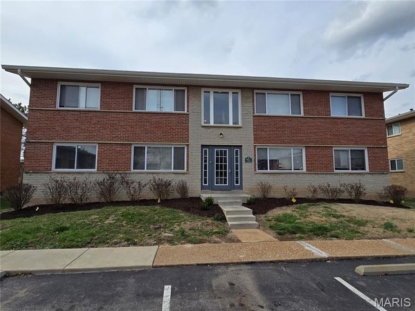 2 Bruce Drive, Florissant, MO 63031