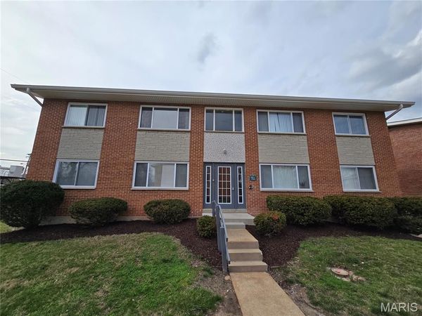 3 Bruce Drive , Florissant, MO 63031