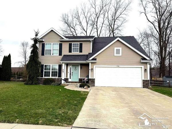 736 Grand Oak Drive, Temperance, MI 48182