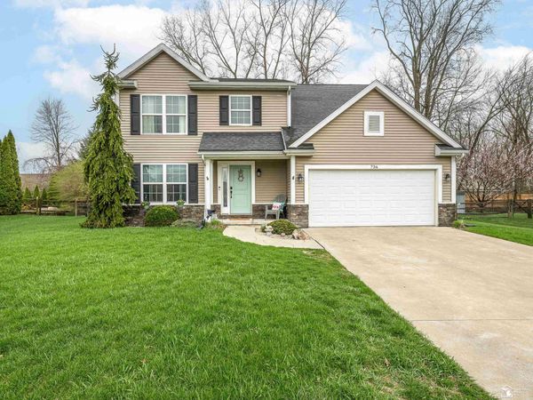 736 Grand Oak Drive, Temperance, MI 48182