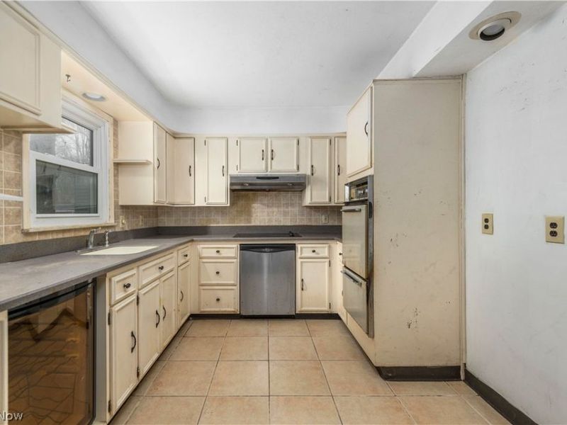 5275 Lynd Avenue, Lyndhurst, OH 44124 Photo 19