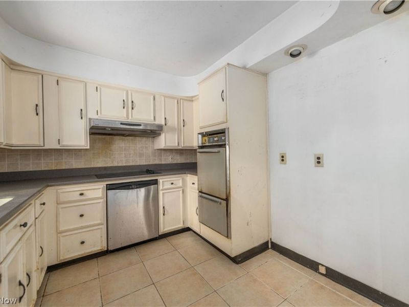 5275 Lynd Avenue, Lyndhurst, OH 44124 Photo 20