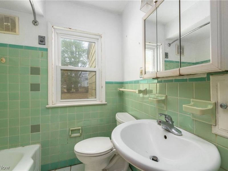 5275 Lynd Avenue, Lyndhurst, OH 44124 Photo 34