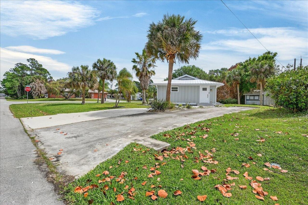 262 Easy Street, Sebastian, FL 32958 Photo