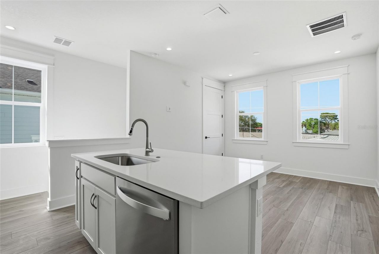 865 53rd Avenue N, Saint Petersburg, FL 33703 Photo