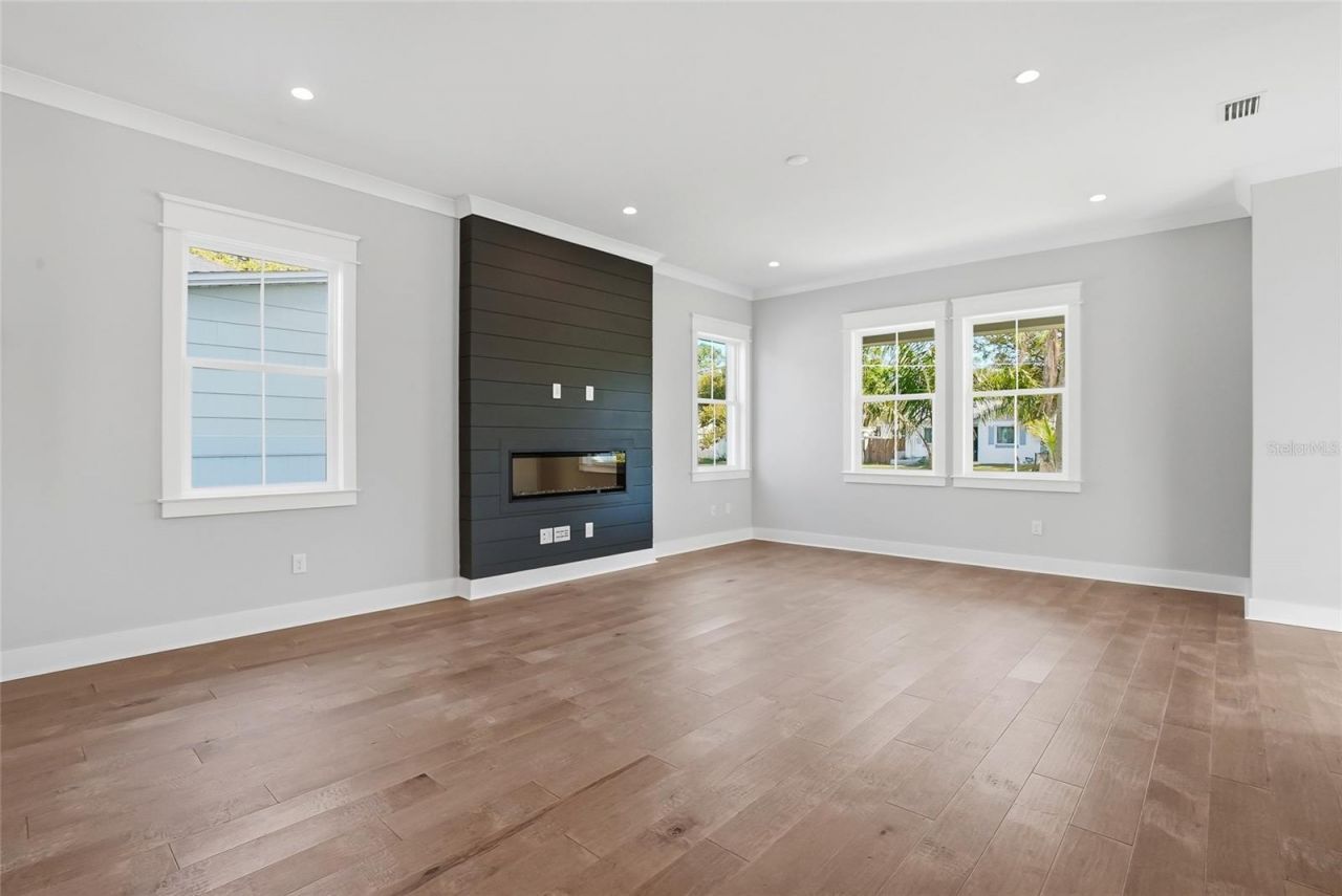 865 53rd Avenue N, Saint Petersburg, FL 33703 Photo