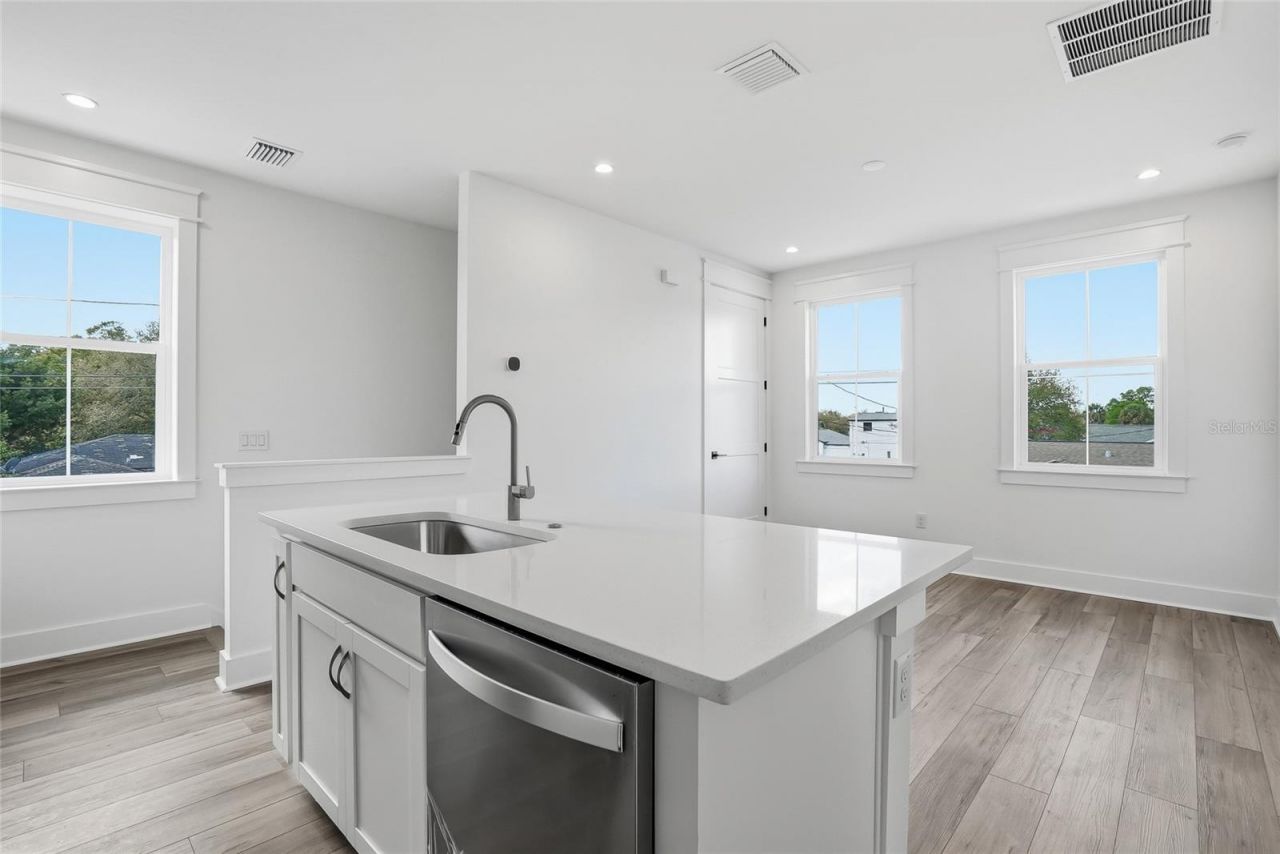 879 53rd Avenue N, Saint Petersburg, FL 33703 Photo