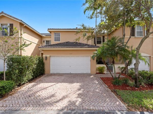 5527 NW 113th Ave, Doral, FL 33178