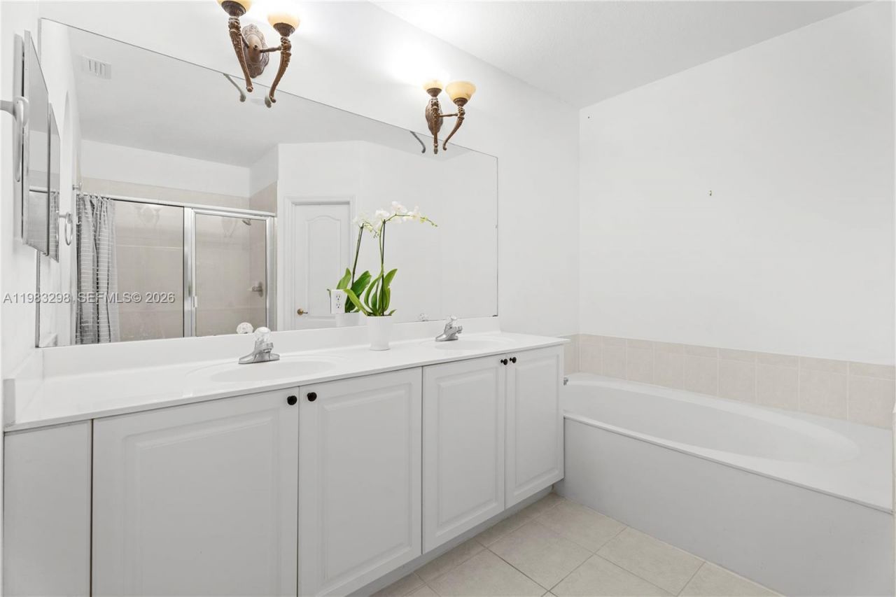 5527 NW 113th Ave, Doral, FL 33178 Photo