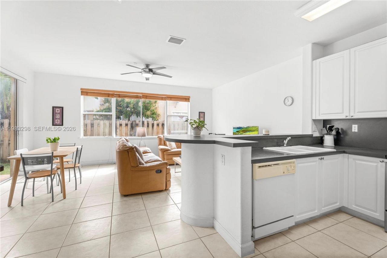 5527 NW 113th Ave, Doral, FL 33178 Photo