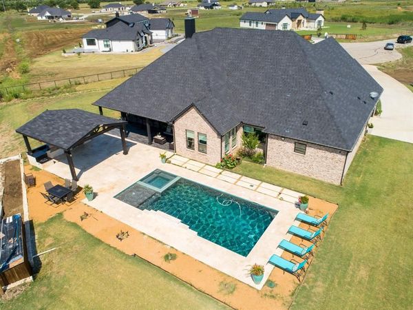7299 Tom Trail, Krum, TX 76249