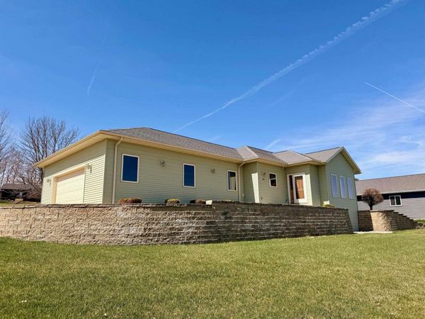 285 Creek Drive, Benton, WI 53803