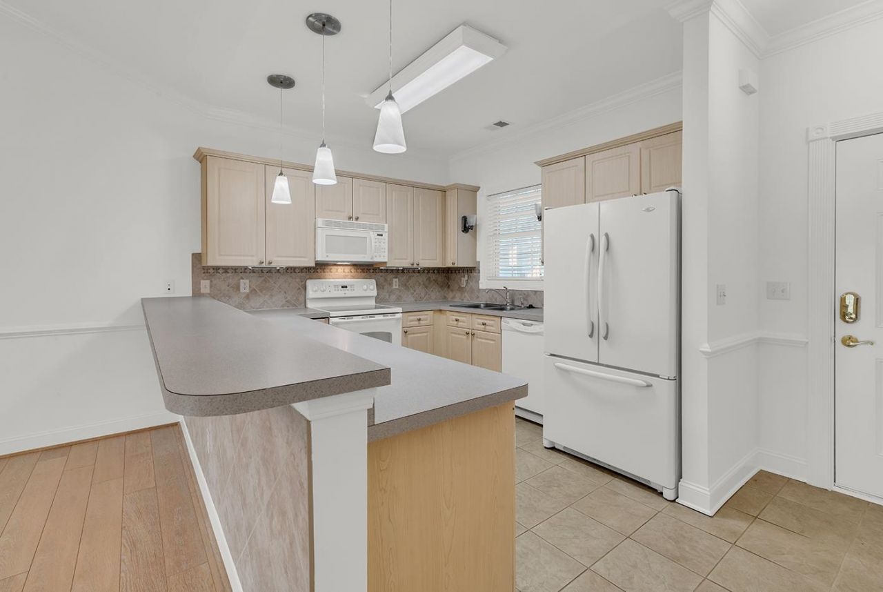 4898 Luster Leaf Circle Photo 6