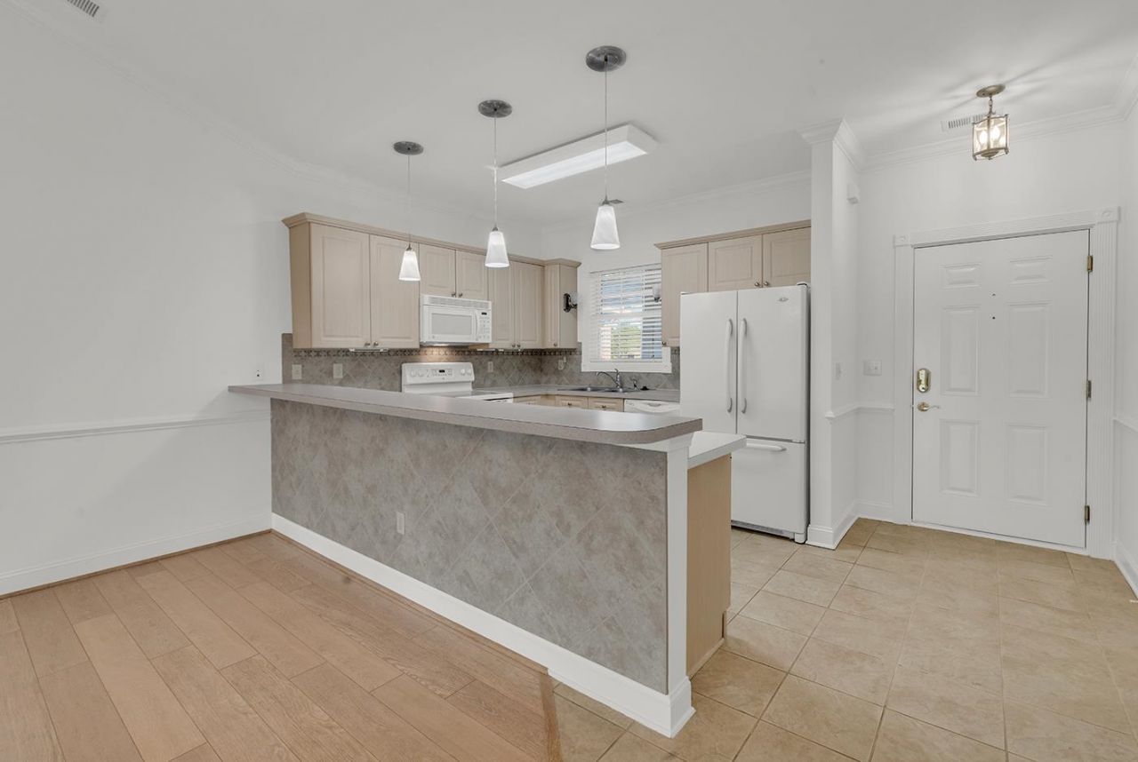 4898 Luster Leaf Circle Photo 7