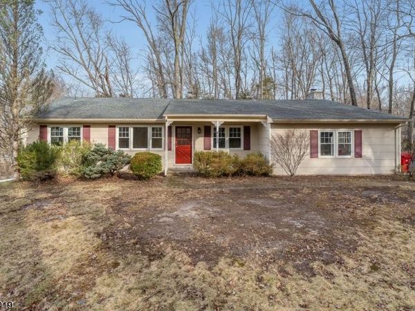 14 Fawn Dr, Clinton, NJ 08833