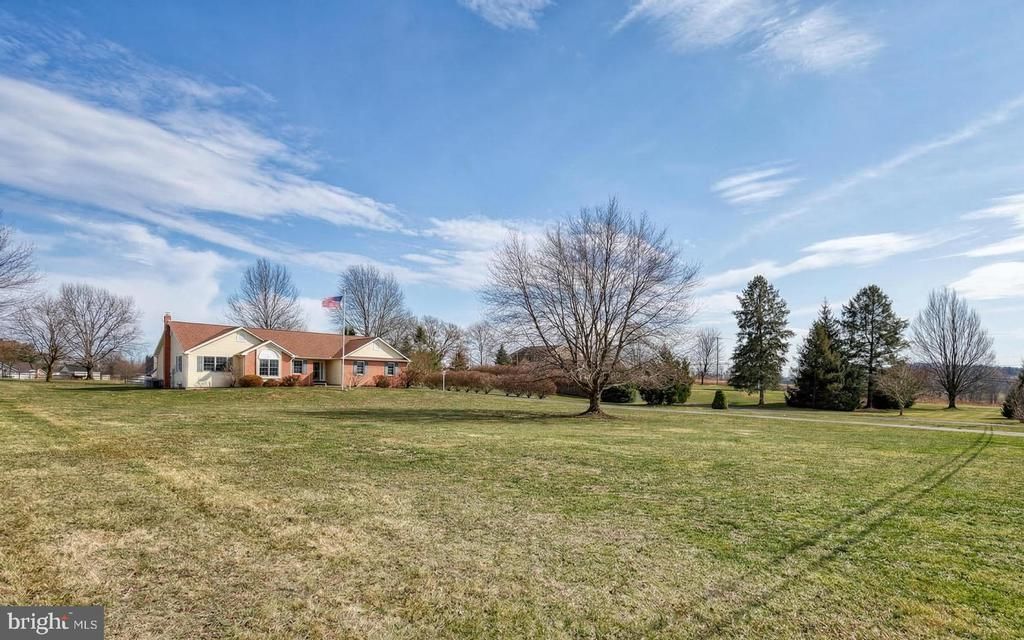 596 BEINHOWER ROAD, ETTERS, PA 17319
