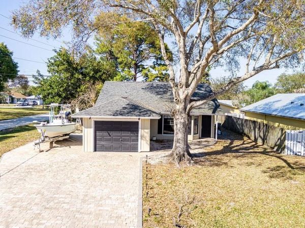 2890 1st Place, Vero Beach, FL 32968