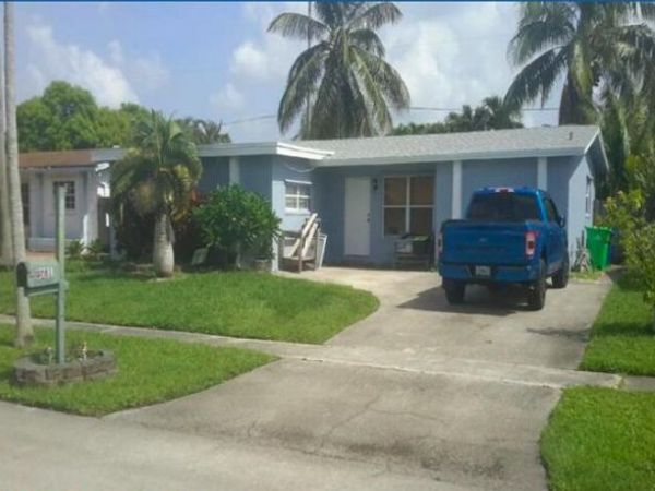 8381 NW 28th Place, Sunrise, FL 33322