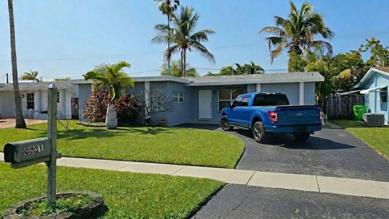 8381 NW 28th Place, Sunrise, FL 33322 Main Photo