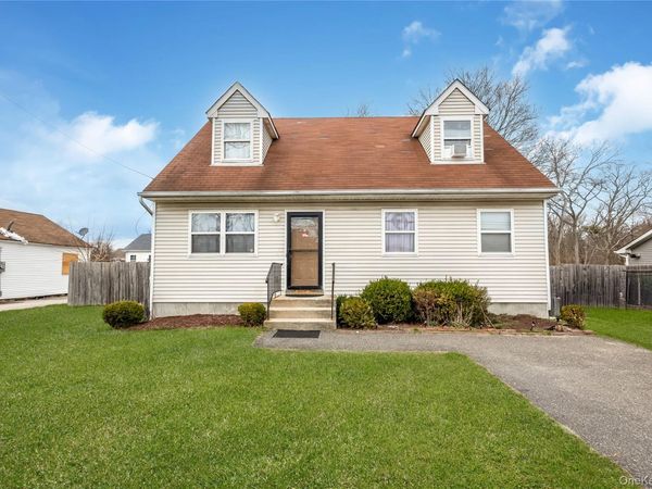 11 Holbrook Street, Bay Shore, NY 11706