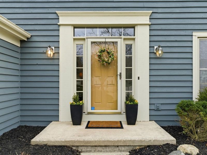 6982 Shady Nelms Drive, Dublin, OH 43017 Photo 2