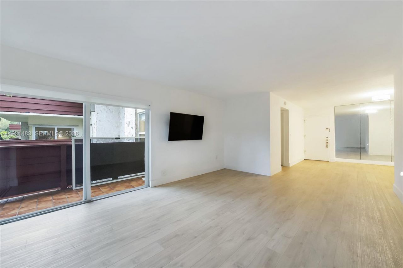 1205 Mariposa Ave, Unit 326, Coral Gables, FL 33146 Photo