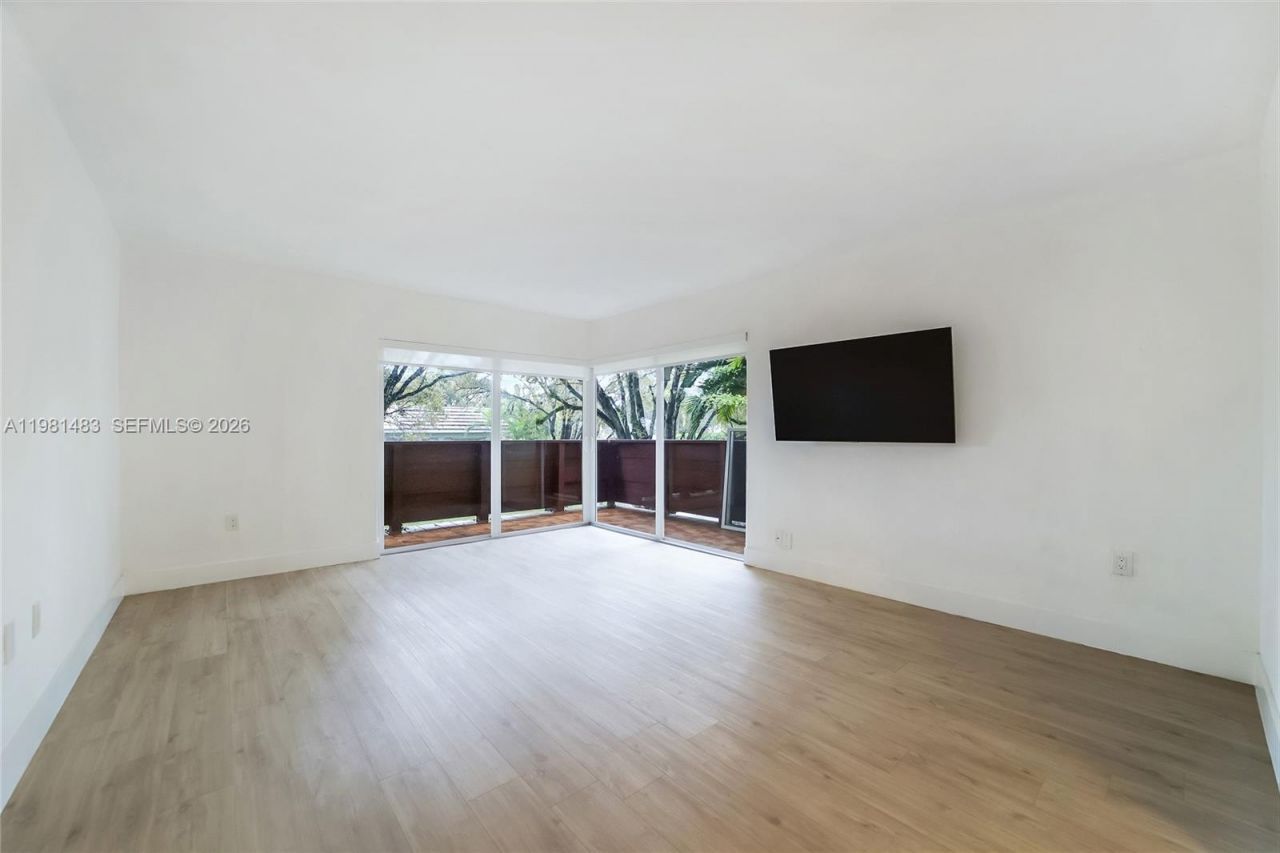 1205 Mariposa Ave, Unit 326, Coral Gables, FL 33146 Photo