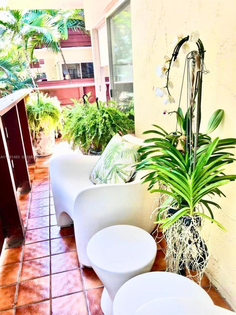 1205 Mariposa Ave, Unit 326, Coral Gables, FL 33146 Photo