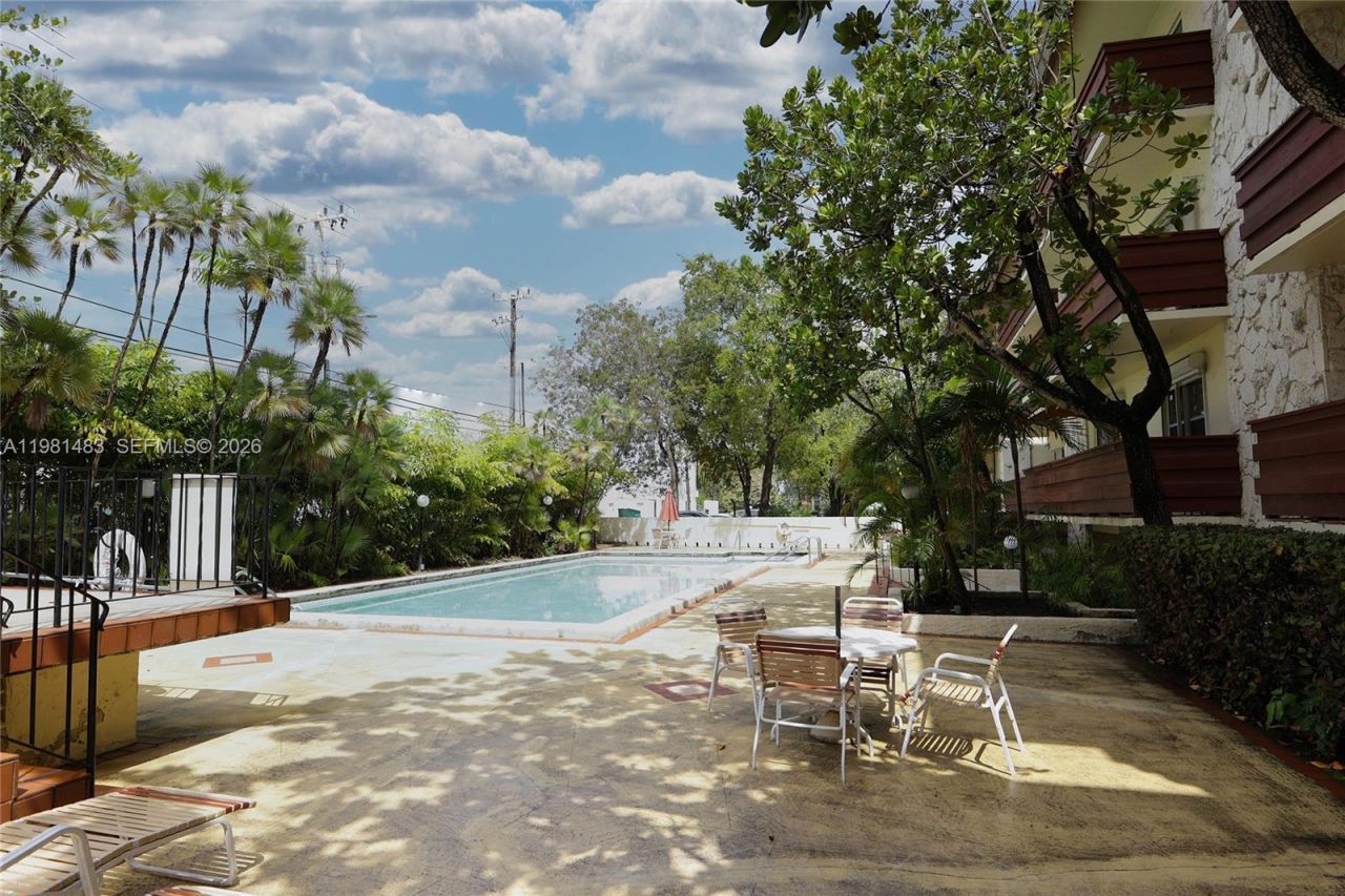 1205 Mariposa Ave, Unit 326, Coral Gables, FL 33146 Photo