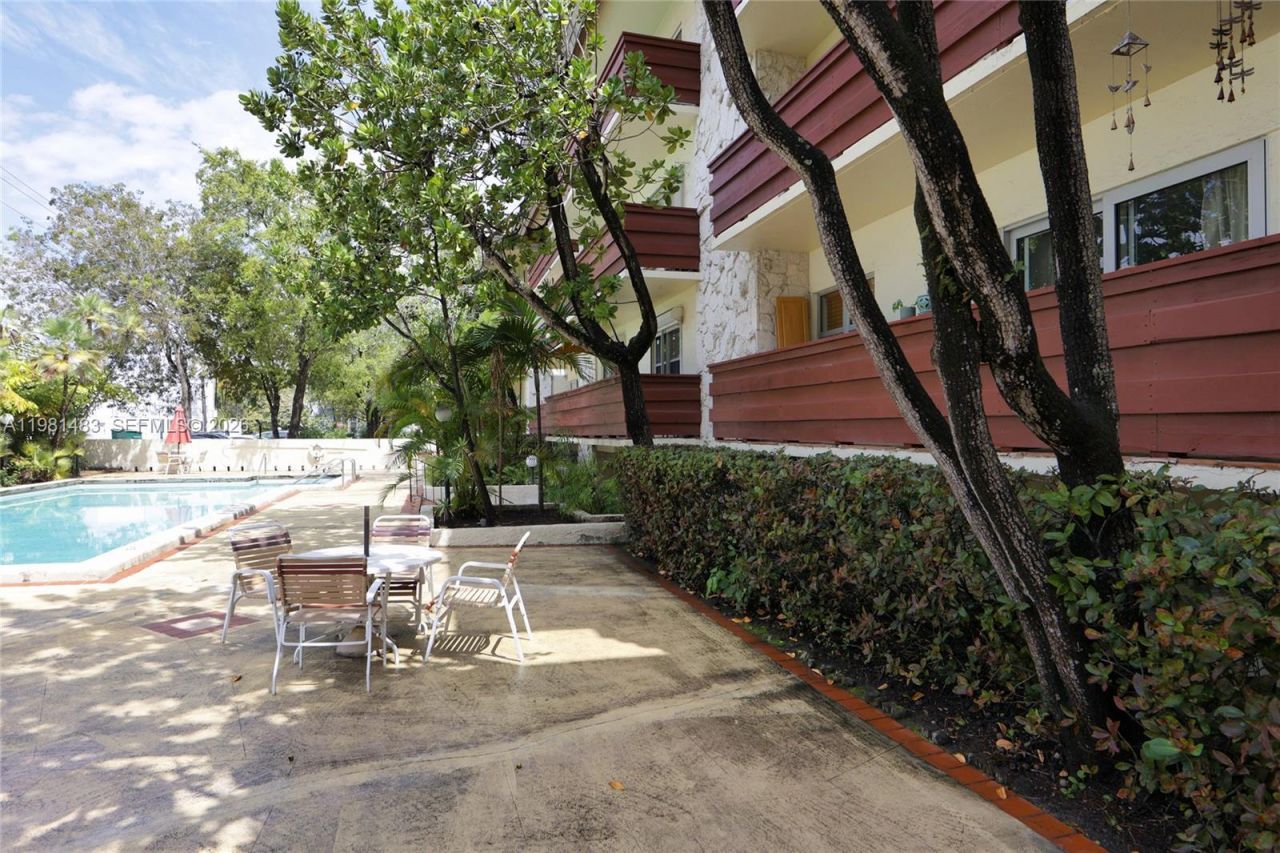 1205 Mariposa Ave, Unit 326, Coral Gables, FL 33146 Photo
