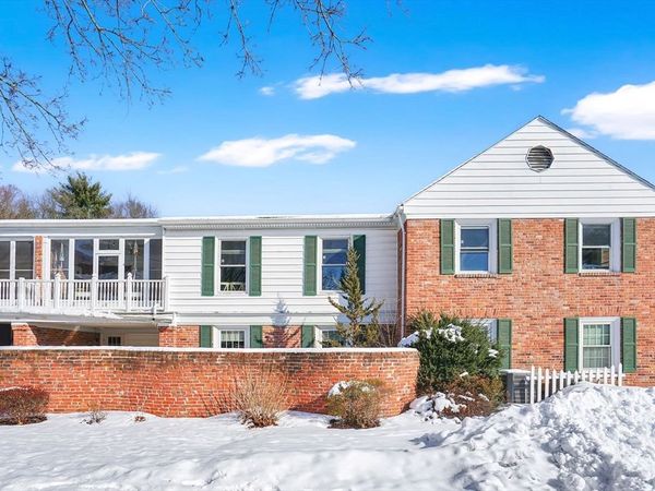 40 Halifax Ct, Unit D, Springfield, MA 01108