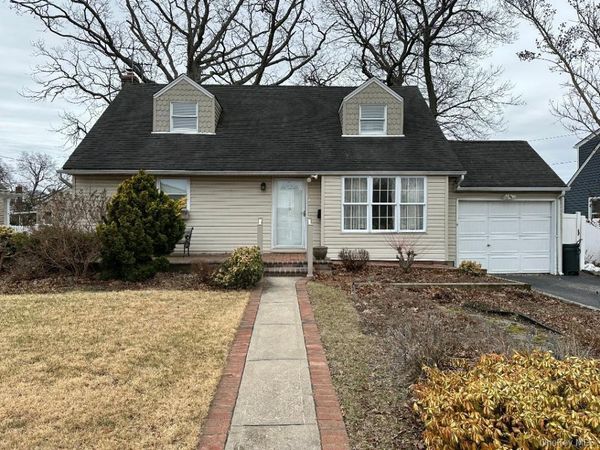 1009 Park Lane N, Franklin Square, NY 11010