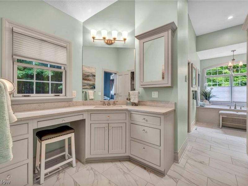 10360 Sawmill Drive, Chardon, OH 44024 Photo 16