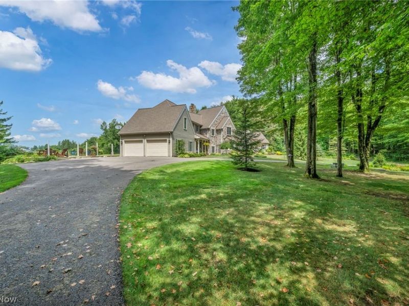 10360 Sawmill Drive, Chardon, OH 44024 Photo 5