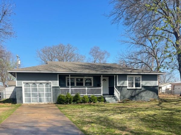 205 W Kaw Avenue , Cleveland, OK 74020