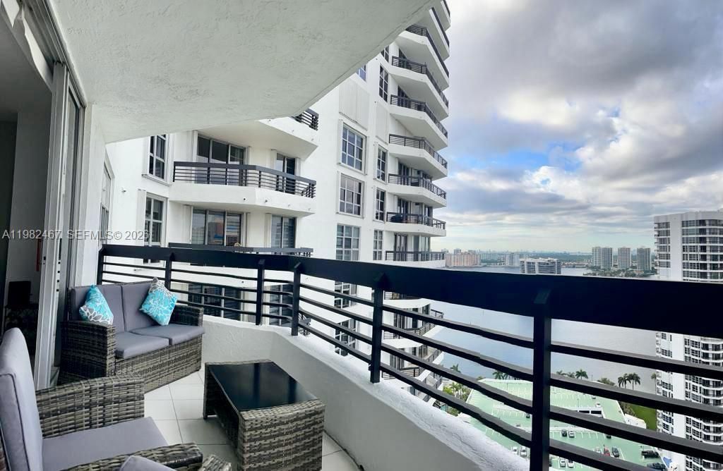 3500 Mystic Pointe Dr , Unit 3103, Aventura, FL 33180 Photo