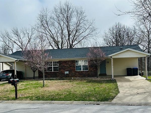 106 Laura Drive, St Peters, MO 63376