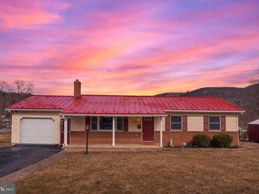 329 E BEAVER STREET, BELLEFONTE, PA 16823