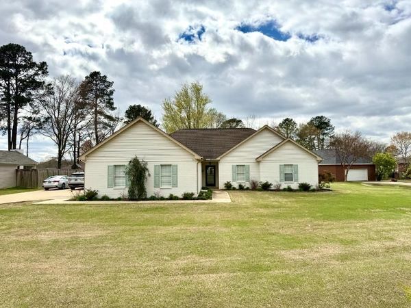 105 Fox Dr., Fulton, MS 38843