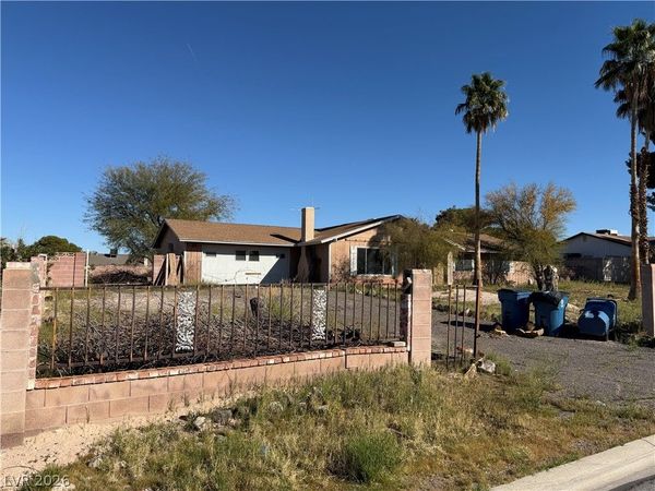 7984 Secretariat Lane , Las Vegas, NV 89123