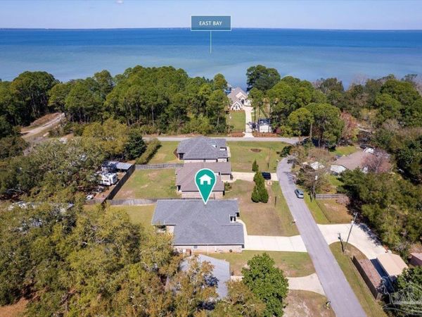 1911 Ladybird Ln, Gulf Breeze, FL 32566